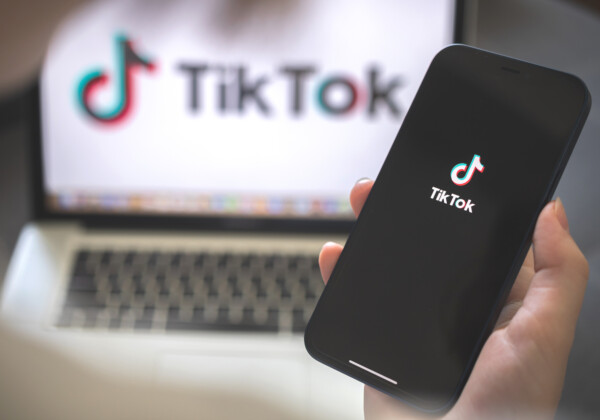 Trump sagt, er habe eine Gruppe „sehr reicher Leute“, die bereit seien, TikTok zu kaufen