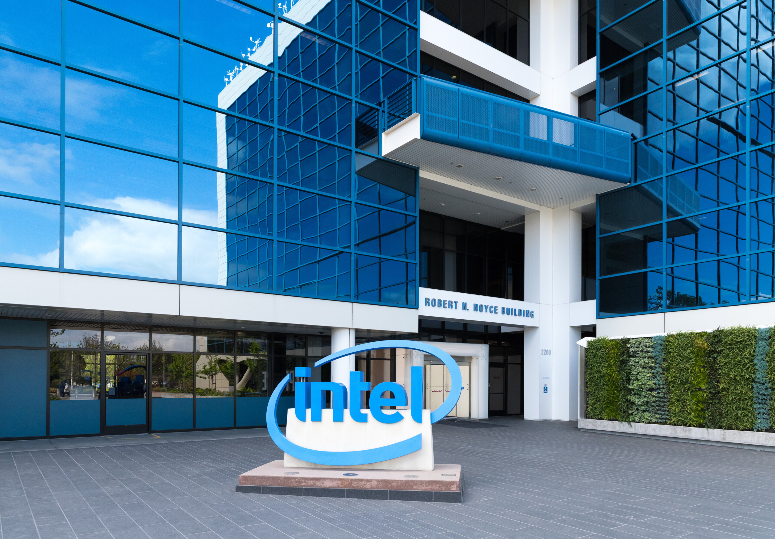 Intel: Verhaltene Prognose schickt Aktie auf Talfahrt!
