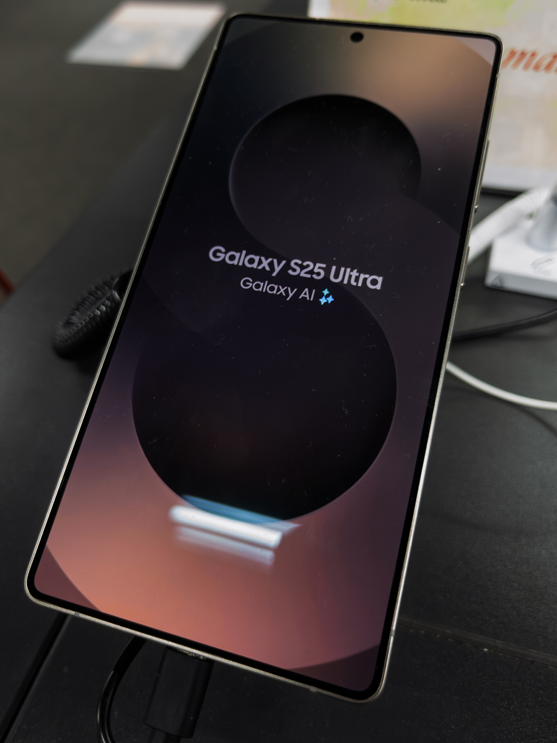 Samsung überrascht mit ultradünnem und leichtem Galaxy S25 Edge! Konkurrenzprodukt zu Apples geplantem iPhone Air!