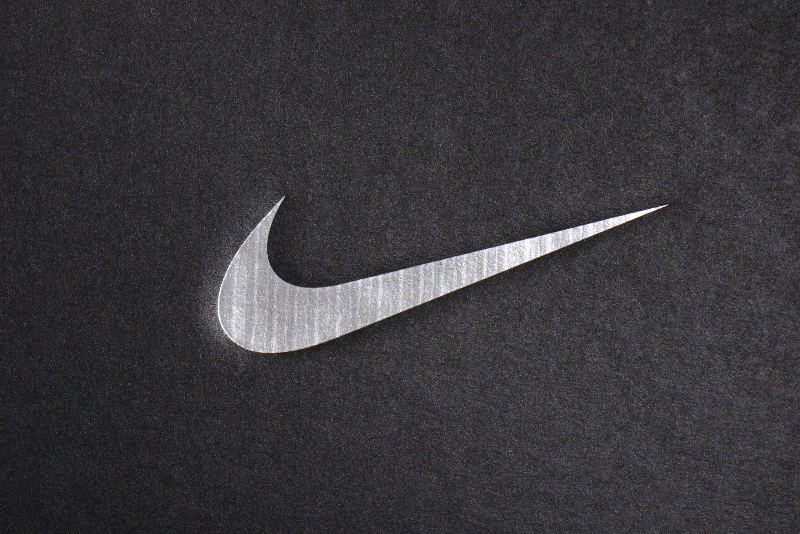 Nike im Umbruch! Rückkehr zu Amazon, Stellenabbau und steigende Preise!