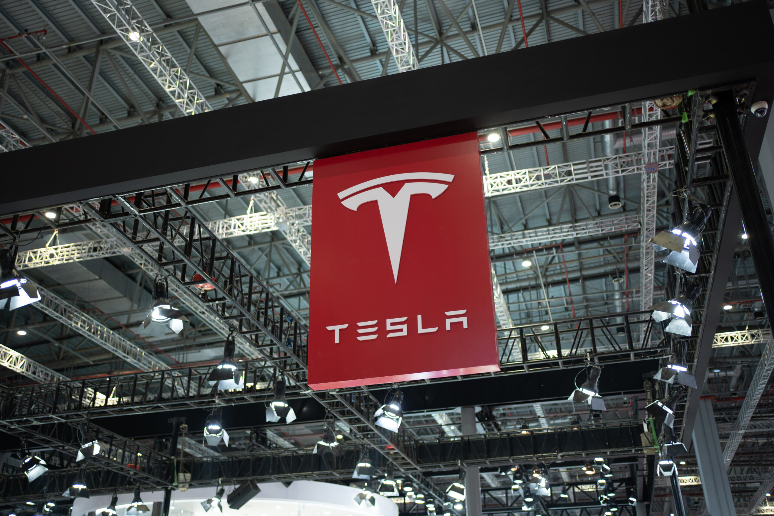 Tesla im Wandel: Zwischen Gegenwind und Strategie 