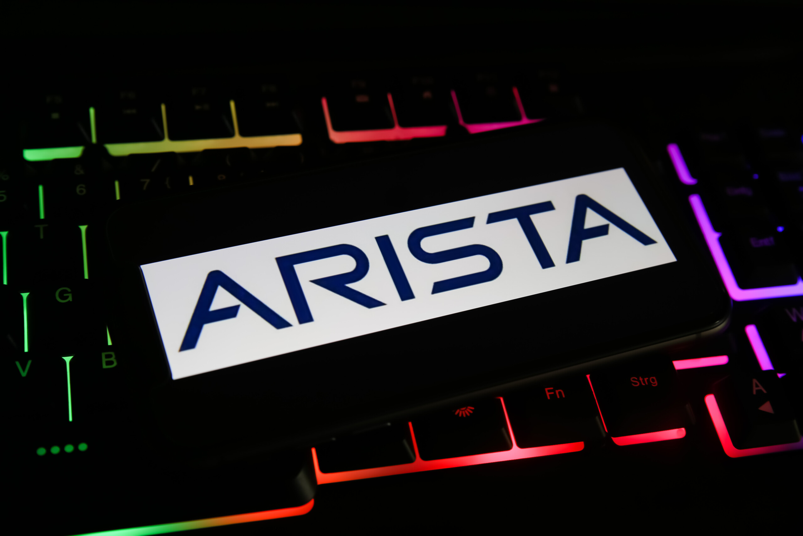 Arista Networks überrascht mit Rekordquartal – KI treibt Wachstum, Zölle bremsen Ausblick