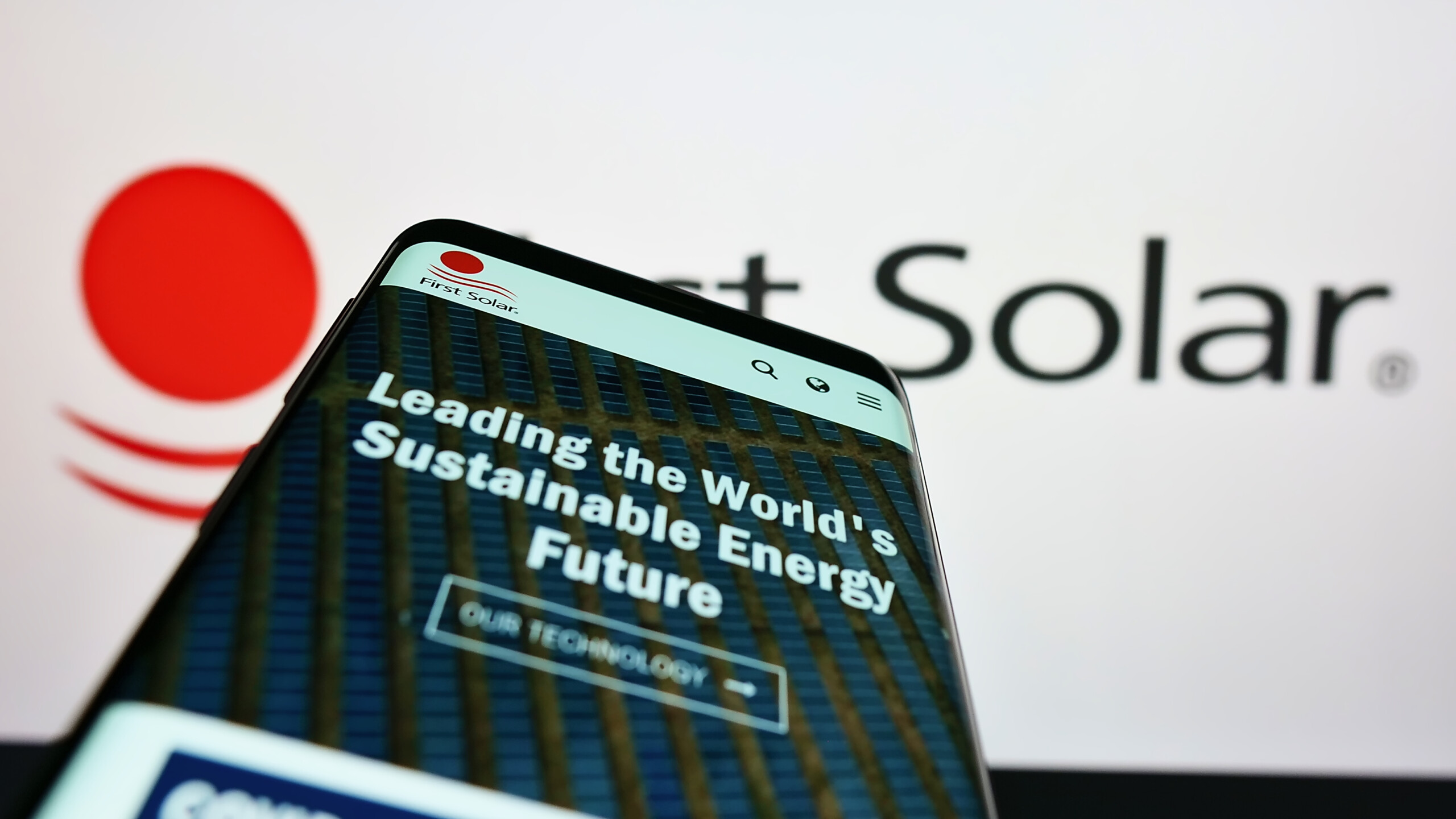 First Solar hebt ab! 22% Kursplus nach politischem Rückenwind