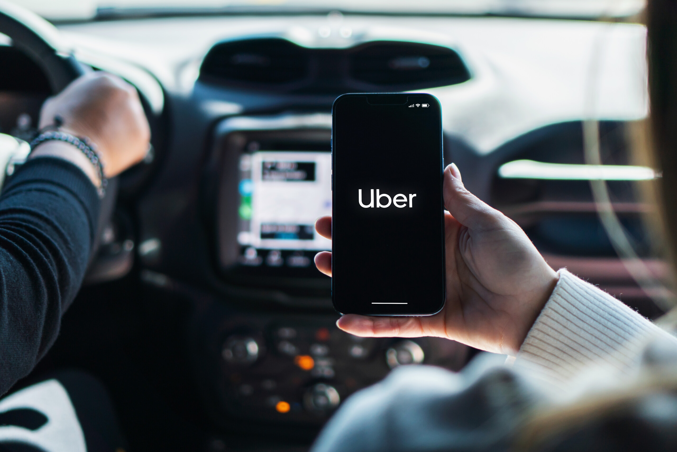 Uber bleibt trotz 18 % mehr Fahrten hinter den Erwartungen! Übernahme von Trendyol GO und Deals mit autonomen Fahrdiensten!