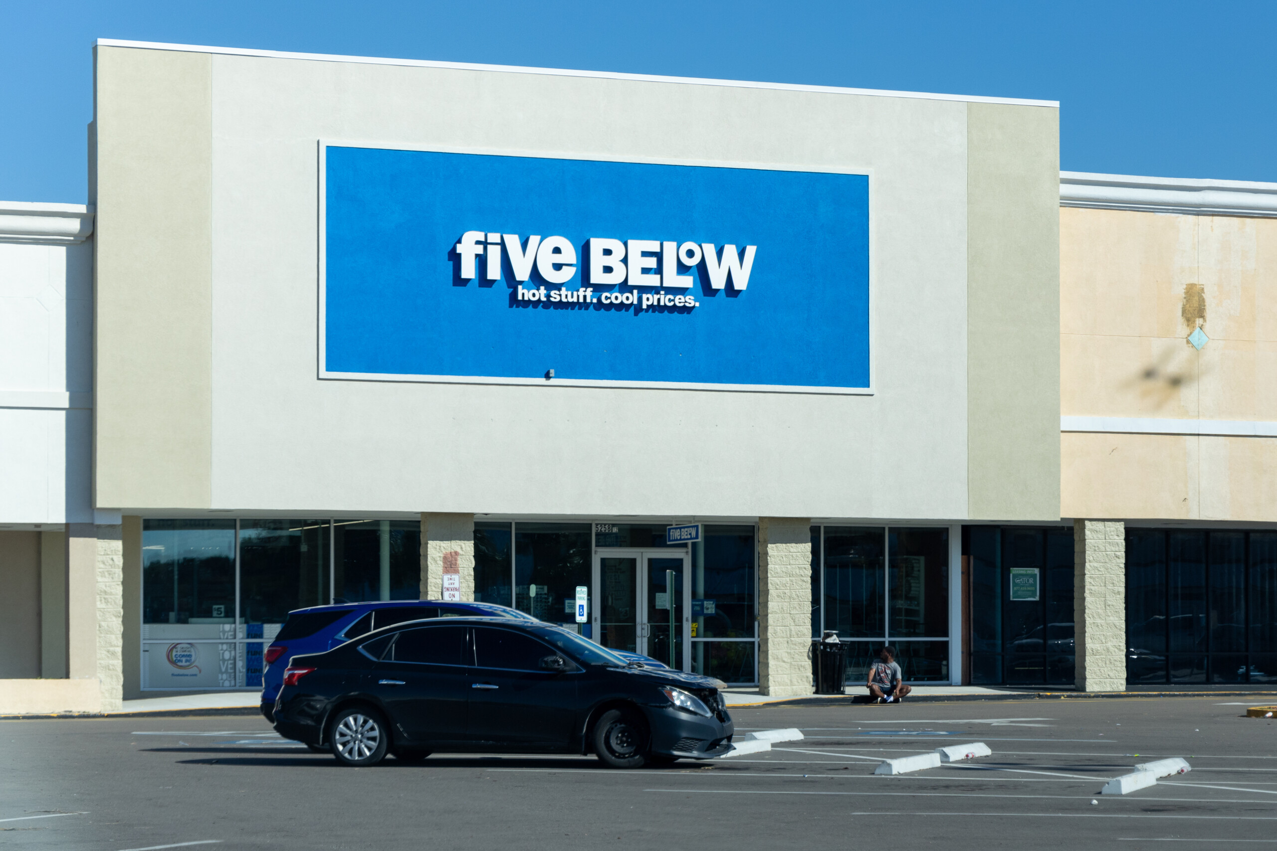 Five Below übertrifft Erwartungen – CFO-Rücktritt überschattet starke Zahlen