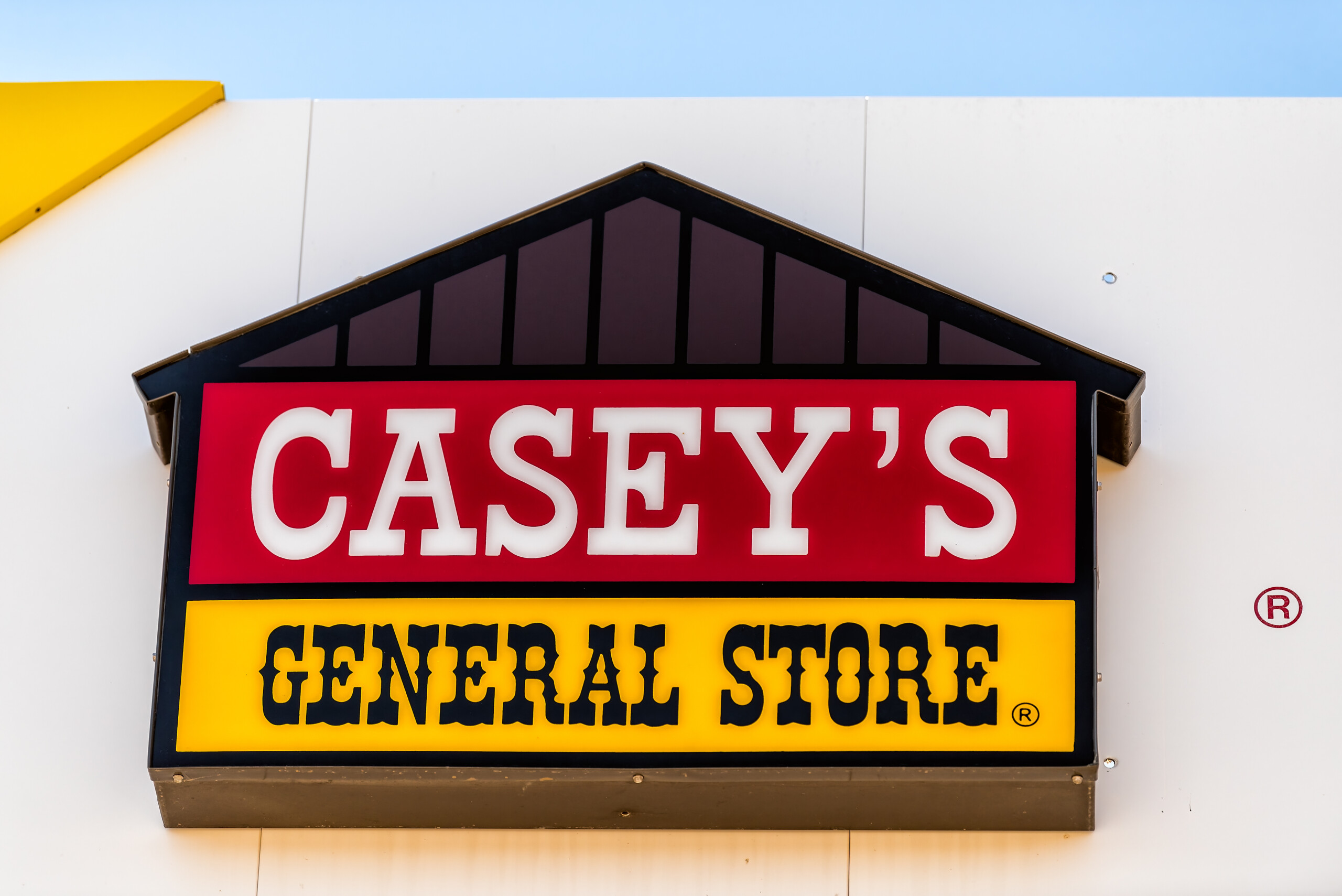 Casey’s: Rekordzahlen mit Pizza und Benzin!