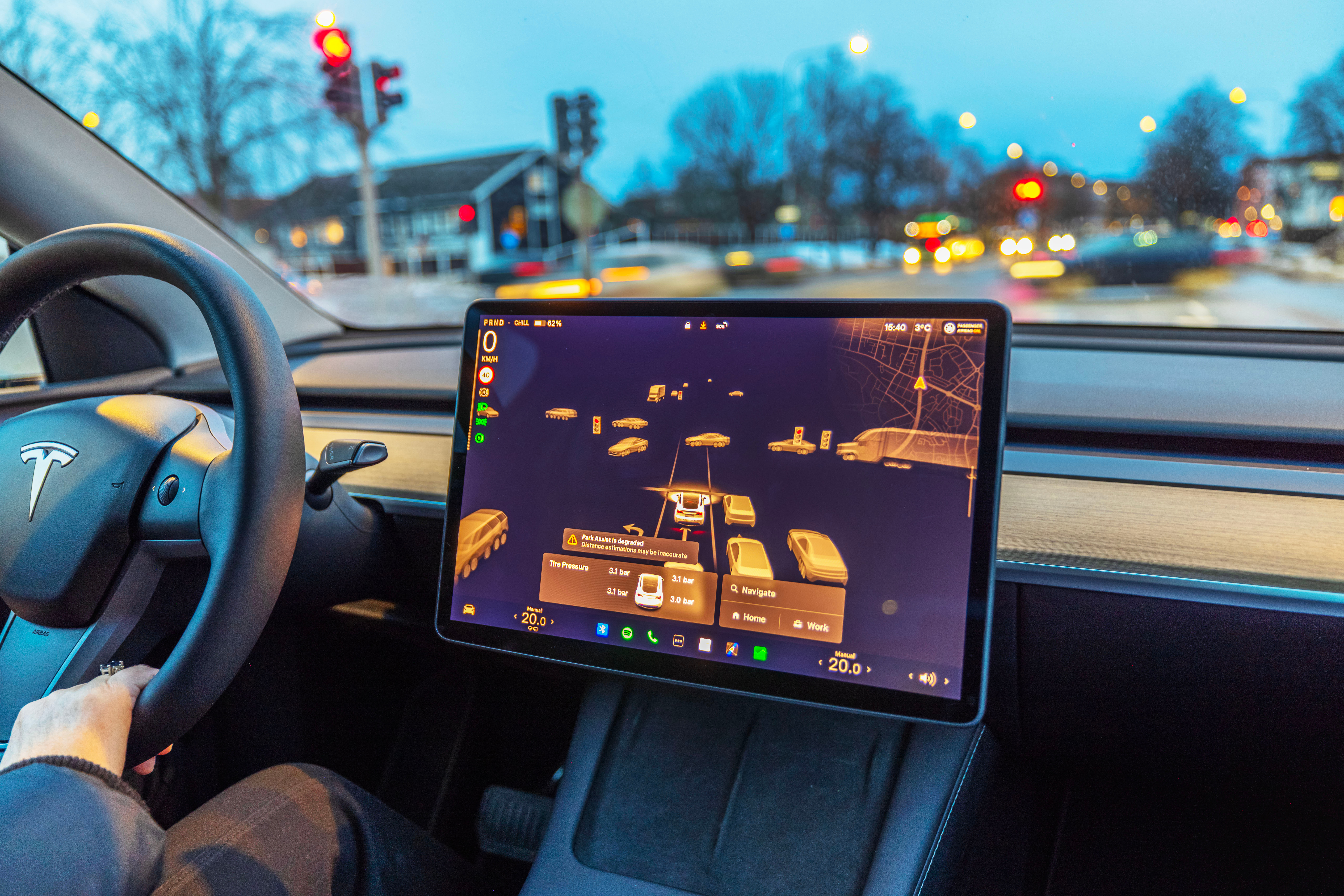 Tesla Robotaxi im Test: Analyst Dan Ives ist begeistert