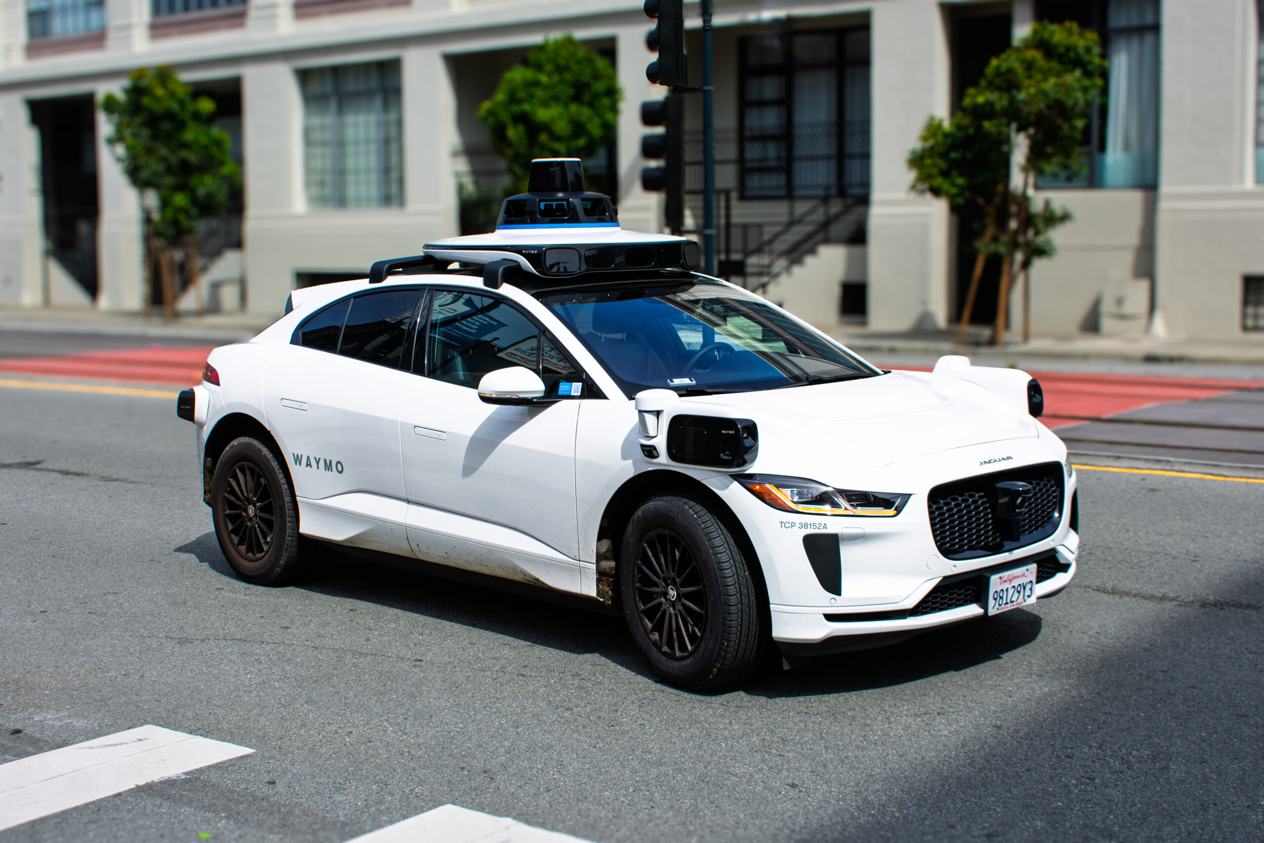 Städtischer Transport wird elektrisch und fahrerlos! Uber und Waymo bringen Robotaxis nach Atlanta!