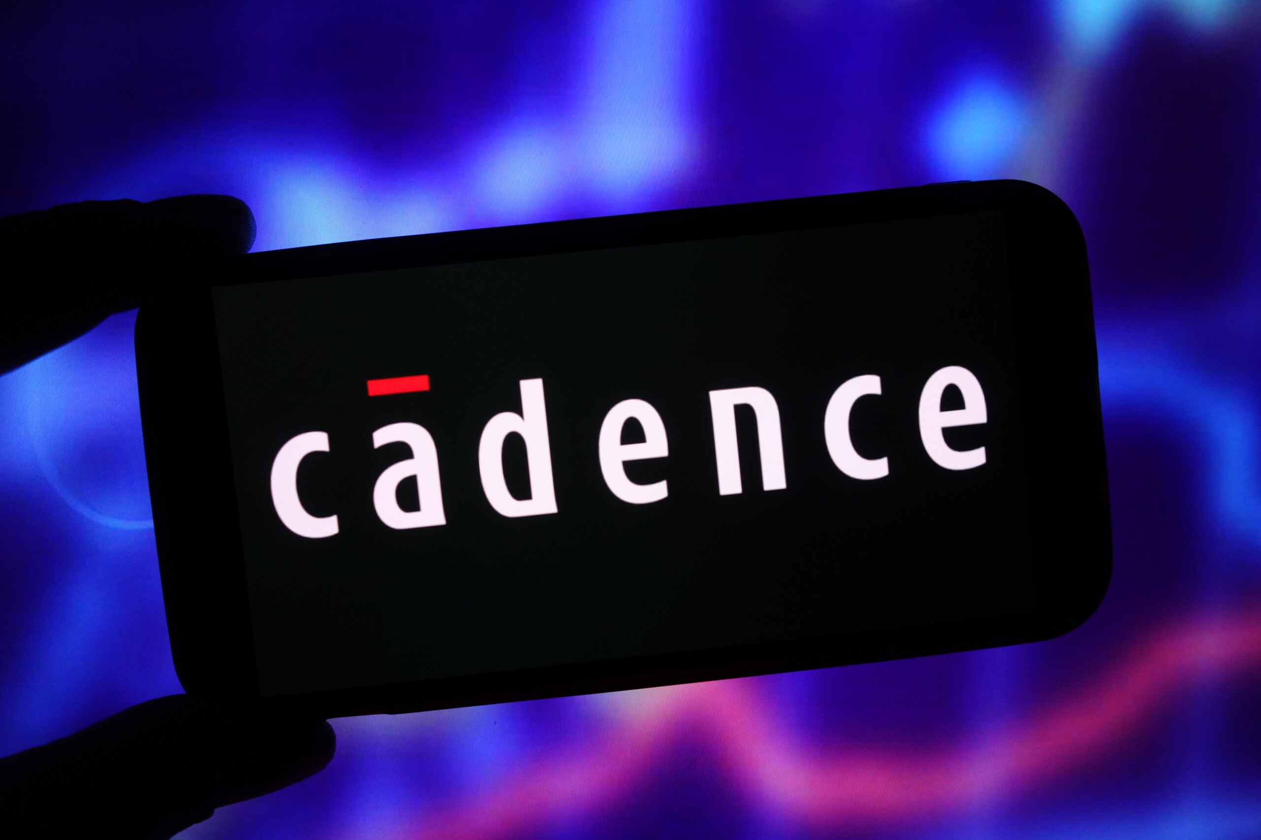Cadence hebt Ausblick für 2025 an: KI-Boom beflügelt Umsatz und Gewinn