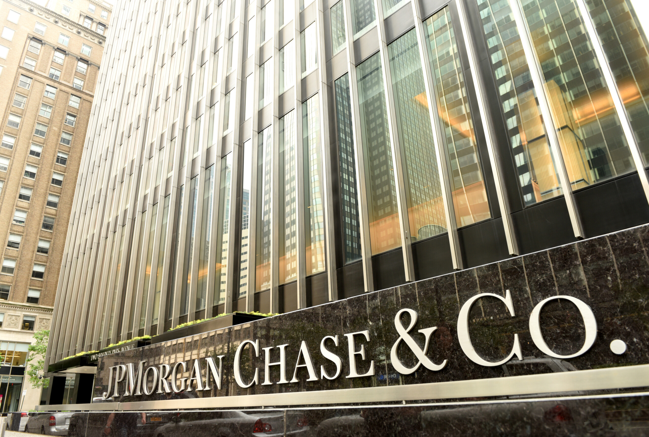 JPMorgan glänzt mit 15 Mrd. USD Quartalsgewinn trotz rückläufiger Umsätze