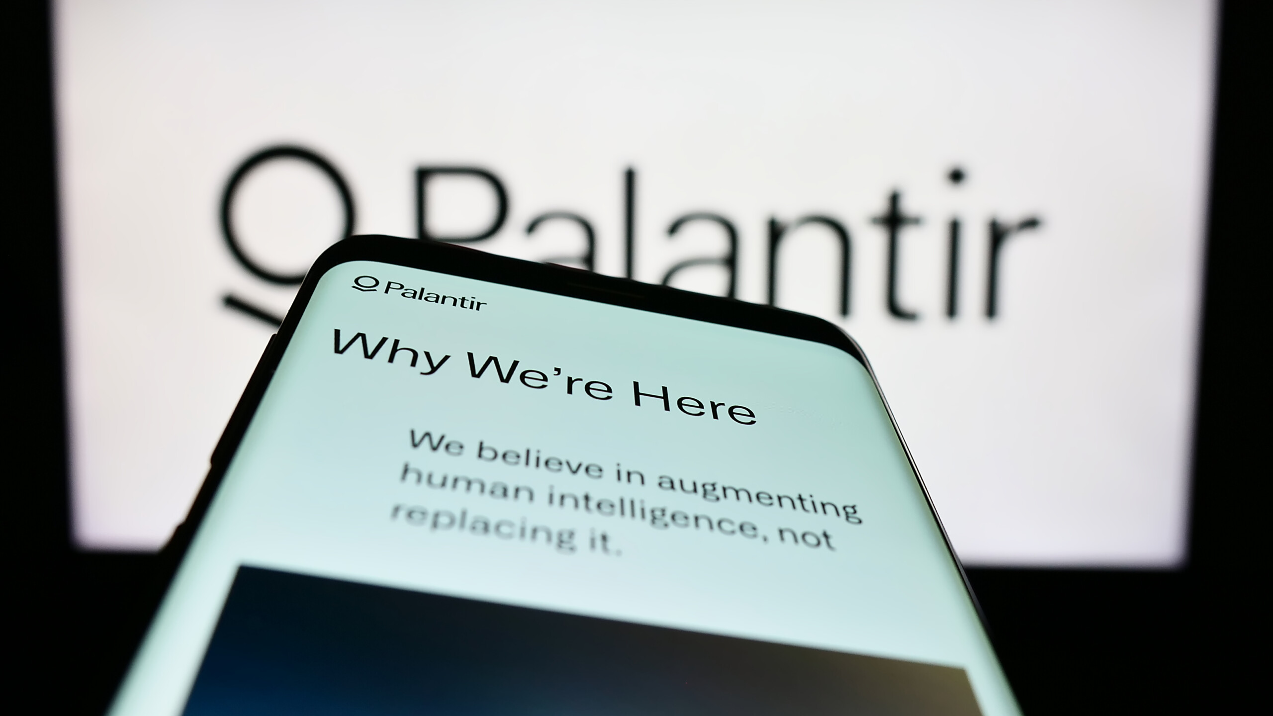 Palantir sprengt Umsatzrekorde! KI-Vorreiter stürmt in die Tech-Elite!