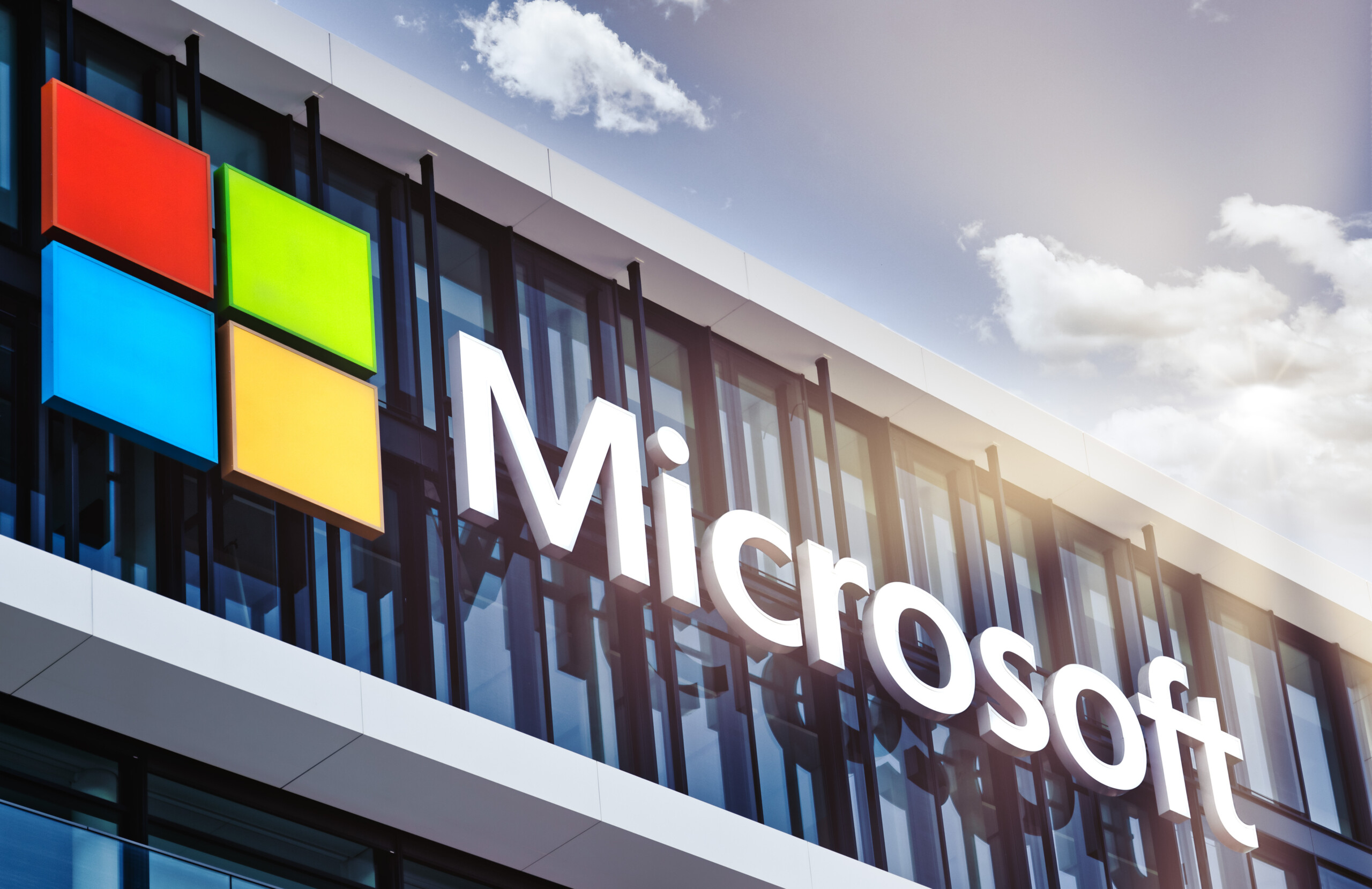 Microsoft setzt 30 Mrd. USD Wette auf KI-Infrastruktur in Großbritannien! Supercomputer, GPUs und Jobs im Fokus!