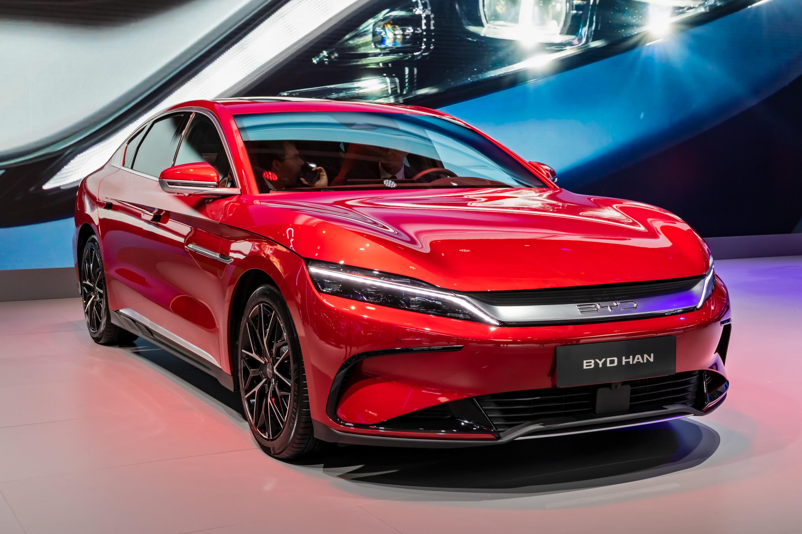 BYD: Gewinneinbruch um 30 % - Jahresziel gefährdet!