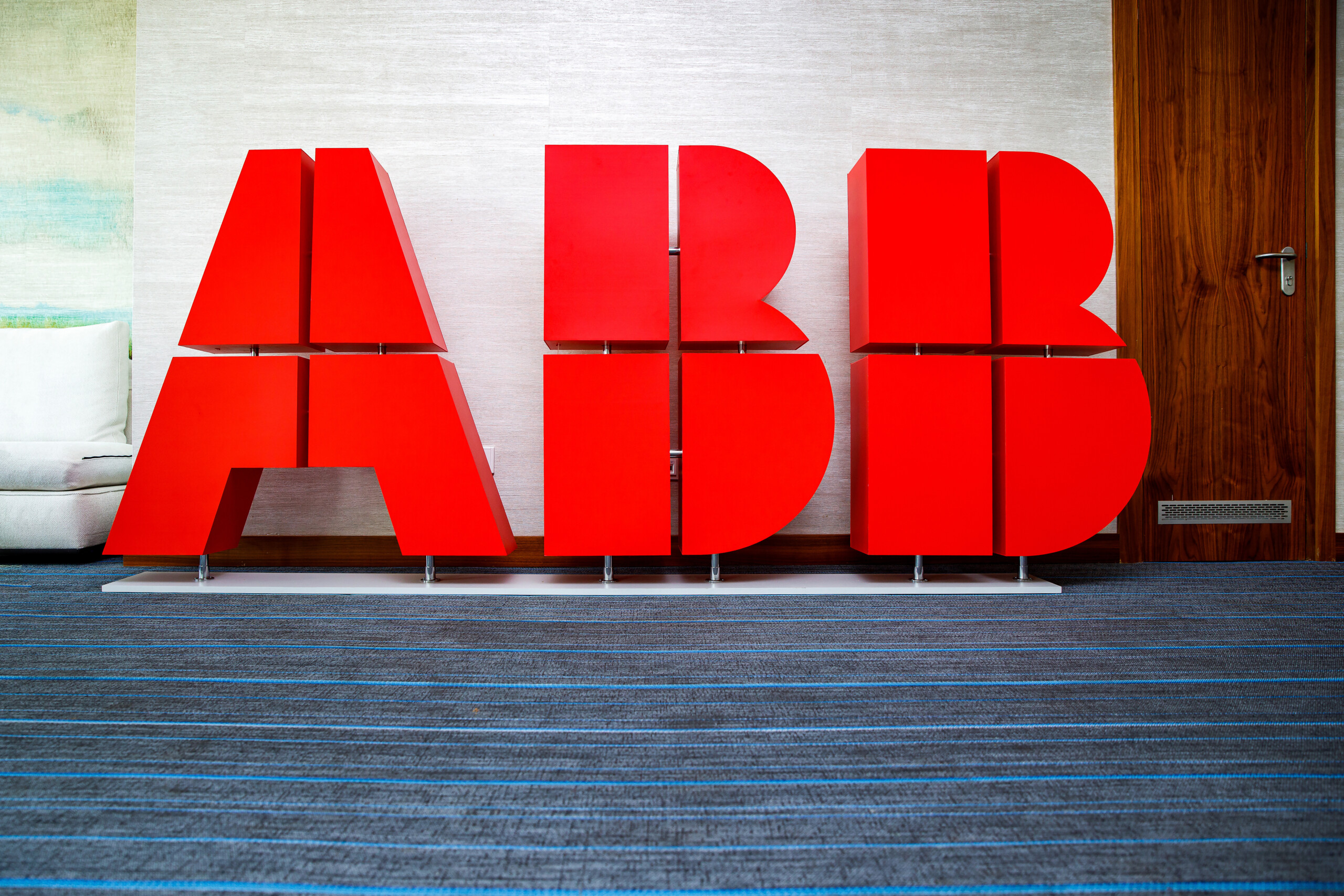 ABB: Milliardenverkauf der Robotiksparte an SoftBank läutet neue Ära industrieller KI ein!