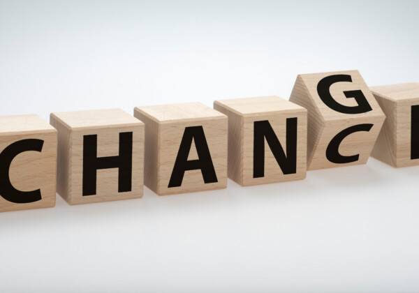 Epochale Zeitenwende: Warum Börsenstratege Ed Yardeni Techaktien (inklusive der Magnificient-7) erstmals seit 2010 nicht mehr übergewichtet