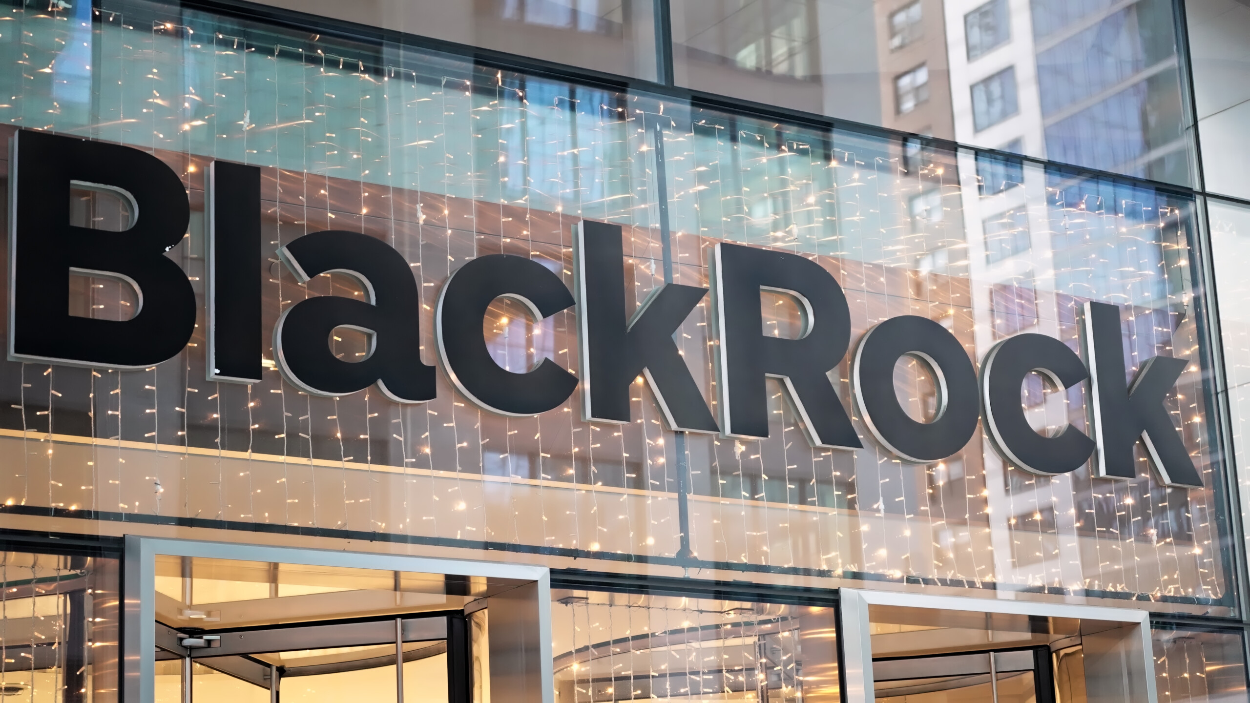 BlackRock startet mit Rekordzuflüssen ins Jahr 2026: ETFs und Technologie treiben Wachstum!