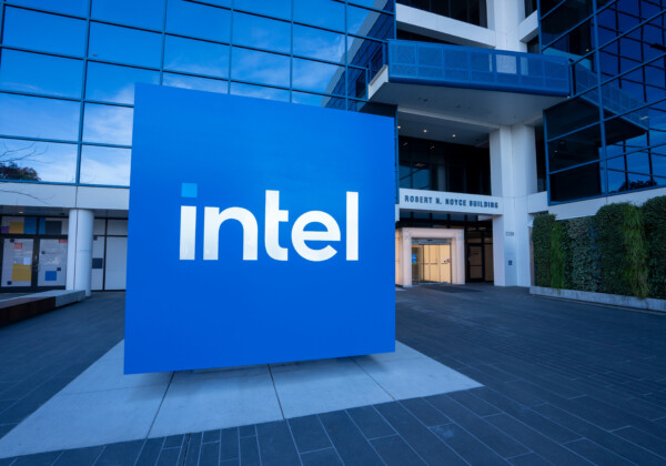 Intel zurück auf der Überholspur! Aktie explodiert nach deutlicher Gewinnüberraschung in Q1 um fast 20 %!
