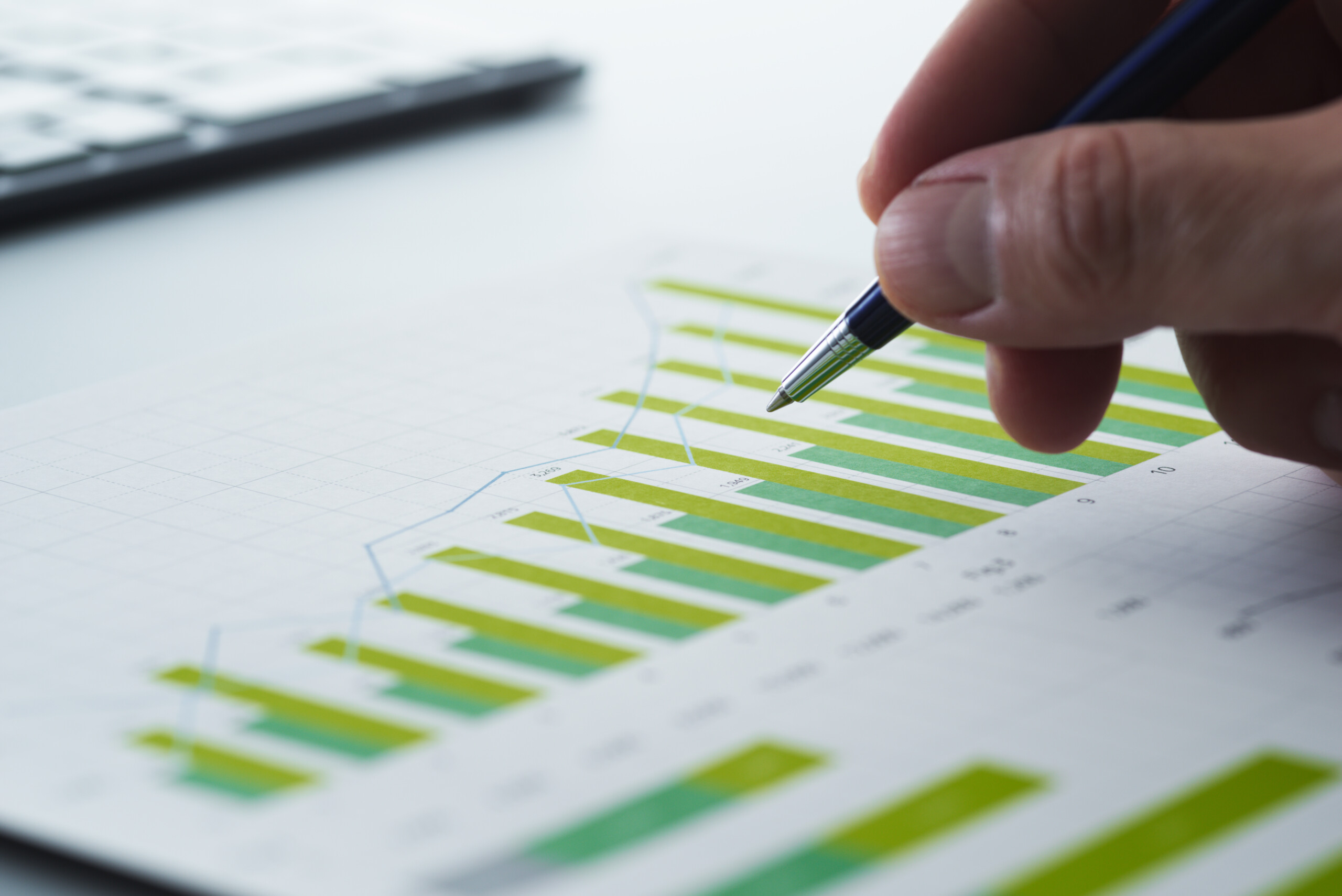 Earnings im Anflug: Drei Aktien mit starken Trends und hohen Erwartungen